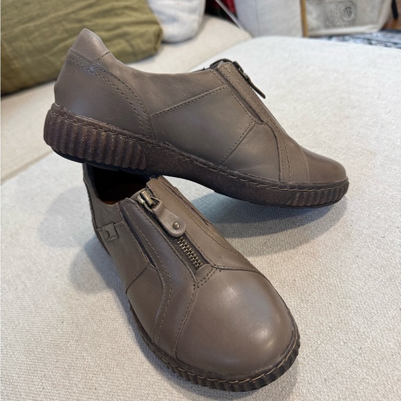 Clarks Magnolia Zip Womens Slip-On, Dark Taupe Leather, Sz 7W, NWB - Picture 5 of 11